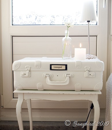 [White suitcase nightstand Songbird[6].jpg]