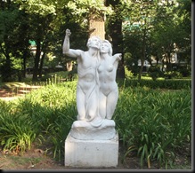 Botanical Garden - sculpture young couple