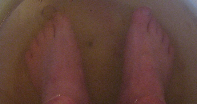[StHans papas feet in Salt water[2].jpg]