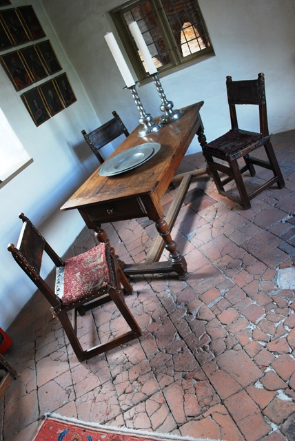[B - OsloBG -Akershus Forttress and Castle  - Table and chairs[5].jpg]