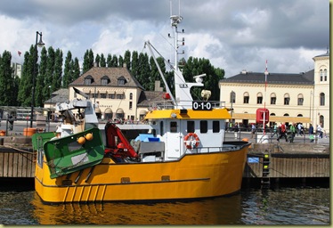 B1 - OsloBG -Museums at Bygdöy - Boat and Nobel Piece Center in Background