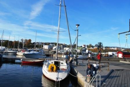 [2010-10-16 - Sailboat must be ready for the Winter 4[3].jpg]