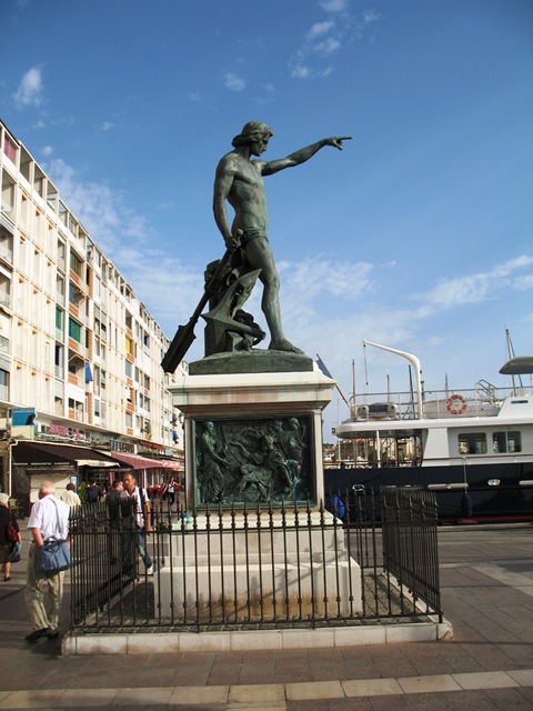 [Toulon Harbour 3332 Tribute to Mariners[7].jpg]