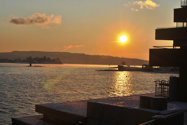[Oslo - Close to Sunset - Dec 24 - 2010[3].jpg]