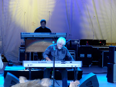Michael McDonald put his all into the concert, if you cant tell by the sweat on his shirt. He is a really kick-ass musician with a very talented backing band, in case you didnt know. 