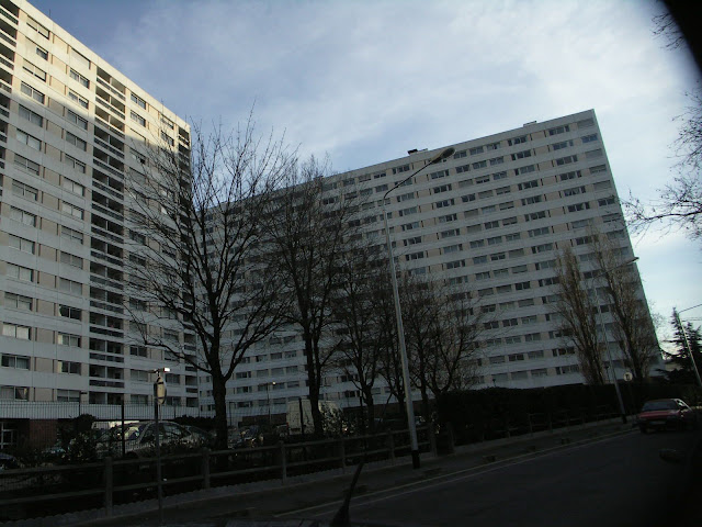 Que dit la loi Française en cas de déménagement ..... LA%20COURNEUVE%20-%20R%C3%A9SidENCE%20dU%20PARC%2004