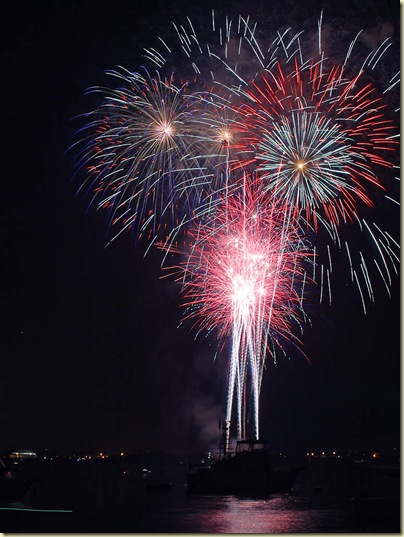 fireworks_1_bg_070404
