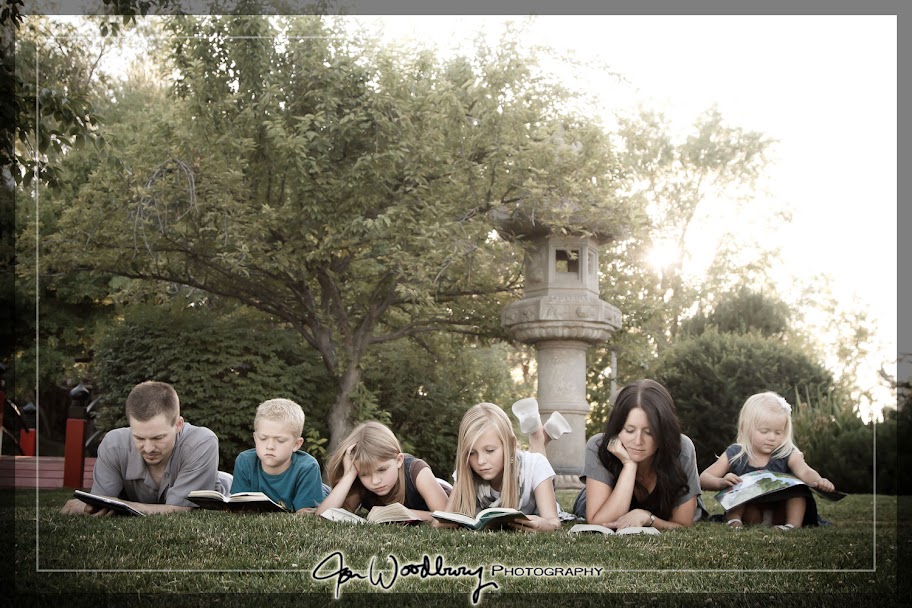 Family-portrait-books-reading-laying-photography