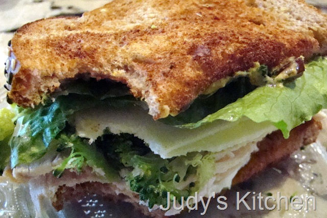 [chicken cheese olive broccoli mayo mustard sandwich (2)[5].jpg]