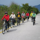 Turisti in ciclabile.jpg
