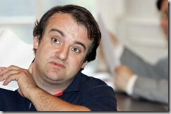© FREDERICK FLORIN | Vincent Reynouard a été condamné à un an de prison en juin 2008 en Belgique. Absent du procès, il avait fait appel, avant de fuir. Le mathématicien, qui a été radié de l’enseignement par l’Education nationale, aurait un comité de soutien en Suisse qui lui assurerait une aide financière