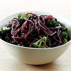 Red-Wine Spaghetti with Broccoli