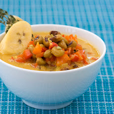 Caribbean Curry Black Eyed Peas With Plantains