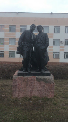 Памятник В.И. Ленину   и М. Горькому