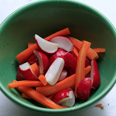 Quick Pickled Radishes and Carrots