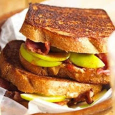 Peanut Butter, Bacon and Apple Sandwiches
