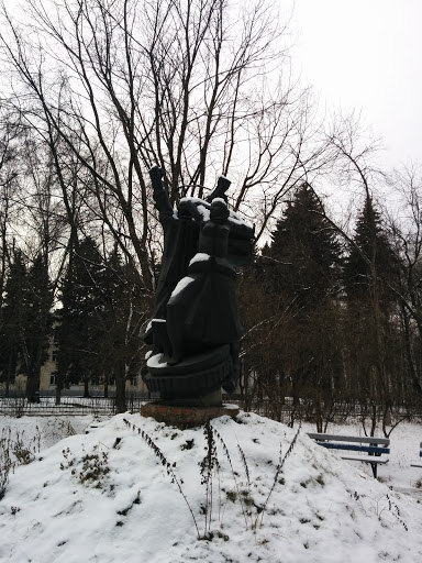 Памятник в МосГУ