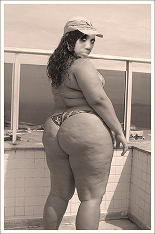 [kimmys got the junk in da trunk copy[2].jpg]