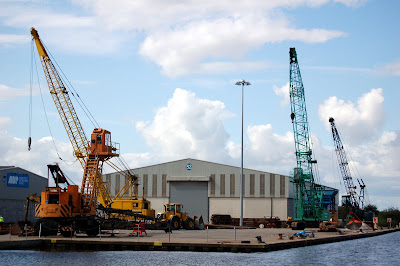 Dockside cranes