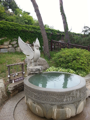 Phoenix Fountain, Naksan Temple