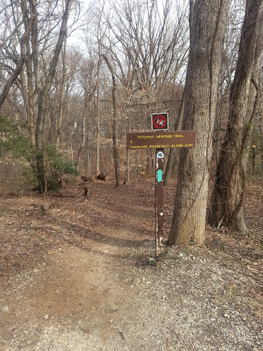 Potomac Heritage Trail at Fort Marcy