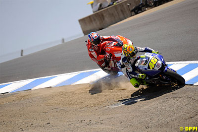 Valentino_Rossi_VS_Casey_StonerLagunaSeca(02).jpg