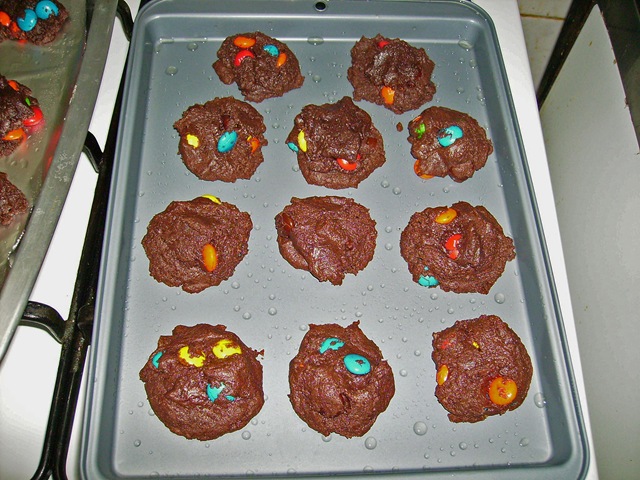 [M&M Chocolate Cookies4[3].jpg]