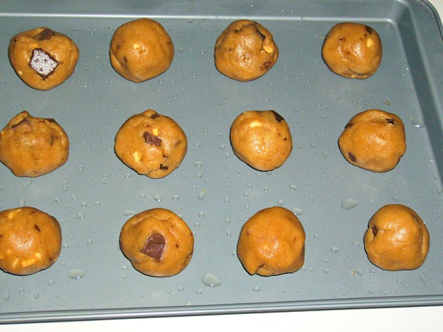 [PeanutButter Chocolate Chunk Cookies3[3].jpg]