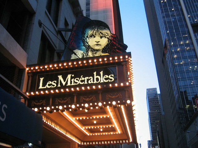 [800px-New_York_Imperial_Theatre_Les_Miserables_2003[5].jpg]