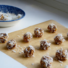 Date Crisp Balls