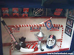 Mini vitrine pour un fan de hockey et des Canadiens de Montr&eacute;al. Le Bleu-Blanc-Rouge est &agrave; l'honneur!