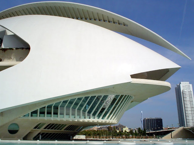 La Ciutat de les Artes i les Cincies: un complejo integrado por varios edificios - L'Hemisfric, El Museu de les Cincies Prncipe Felipe, L'Umbracle, L'Oceanogrfic, Palau de les Arts Reina Sofia DSC04342