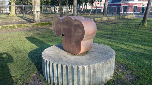 Sculpture created by Carel Vis