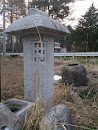 大泉の石灯籠 (Stone Lantern)