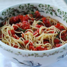 Penne with Raw Tomato Basil Sauce
