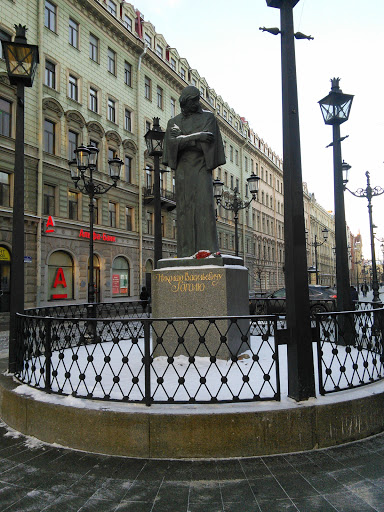 Памятник Николаю Васильевичу Г