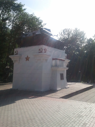 Каменец-Подольский Памятник 