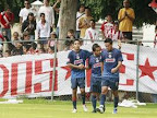 Jugadores de Chivas festejando gol ante el correcaminos