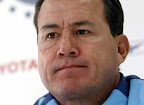 Efraín Flores en conferencia de prensa