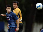 Gonzalo Pineda peleando el balón