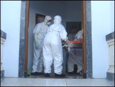 [_44607974_birdflu1[3].jpg]