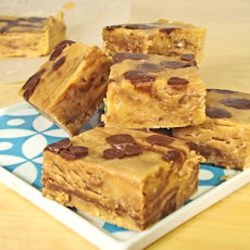 Easy Chocolate Peanut Butter Crunch Fudge