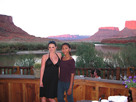 Savannah and an exhausted Alicia pose on the restuarant balcony.