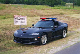 http://lh3.ggpht.com/conceptscars/Ry2mSXtIelI/AAAAAAAAAcQ/bUwU5Rs6cgI/s800/USA+Dodge+Viper.jpg
