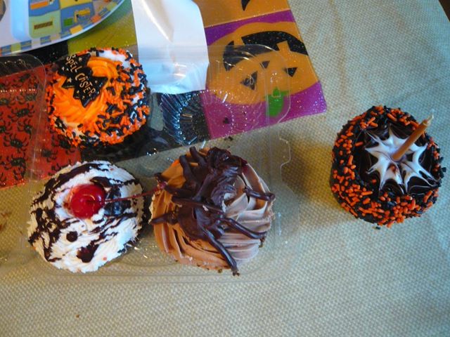 [Cupcakes2[3].jpg]