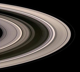 080922-saturns-rings-02