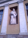 Статуя женщины