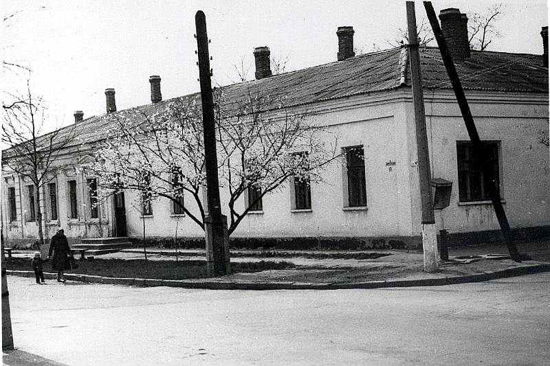 Очаков. Здание поликлиники - позже музей им. Р.Г.Судковского. 1970-е гг.