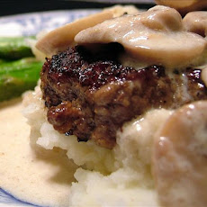 Pepper Crusted Tenderloin With Mushroom Cream and Asparagus