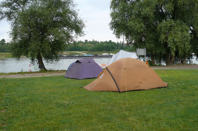 Wir zelteten am Rhein
